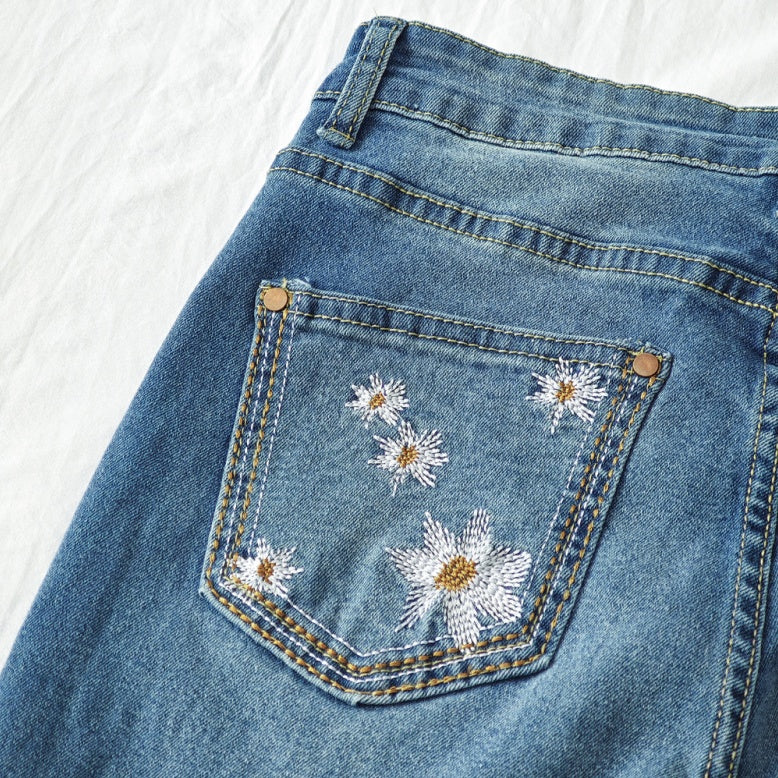 Women's High-Waist Star Patch Jeans, Wide-Leg Full-Length Jeans With A Retro Y2K Sta Light-Wash Denim For All Seasons.
