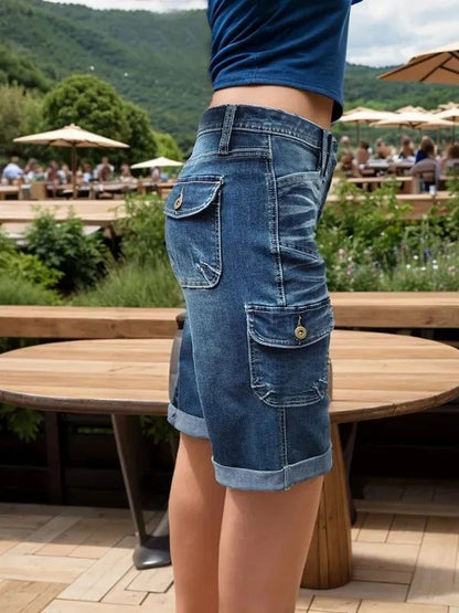 Women's Mid-Rise Cargo Bermuda Shorts, Relaxed Fit Knee-Length Jean Shorts With Large Utility Pockets And A Frayed Hem, Light-Wash Denim For A Y2K Streetwear Look.